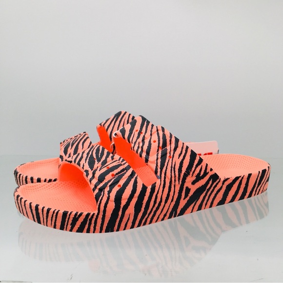 Freedom Moses - Zebra / Capri - Double Band Slides Women’ Size 5/6 - Picture 1 of 9